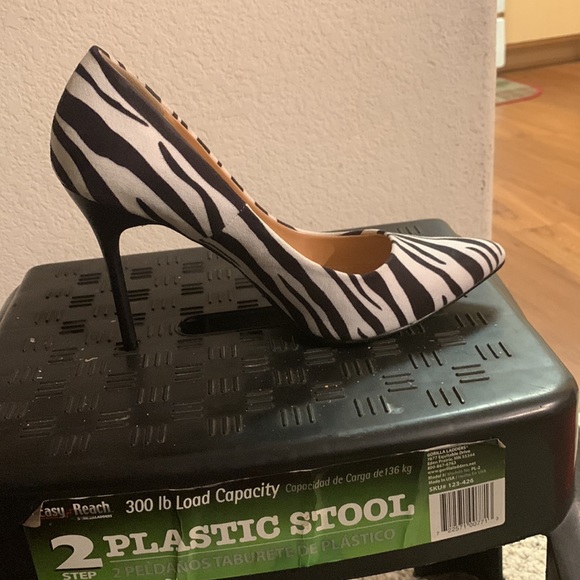Zebra heels Size :8 - Picture 3 of 4